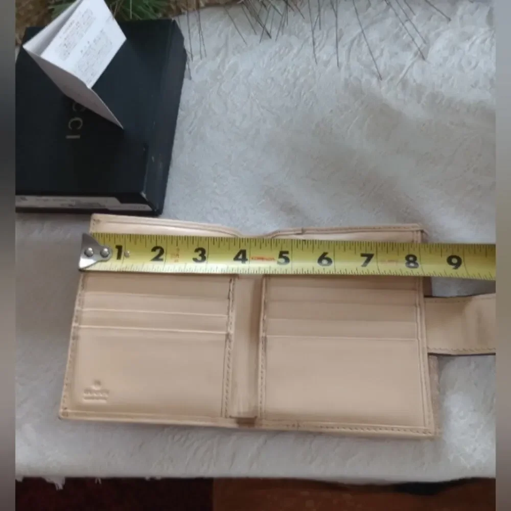 Authentic Gucci Pink and Silver D Ring Abby Compact Wallet - Picture 8 of 16